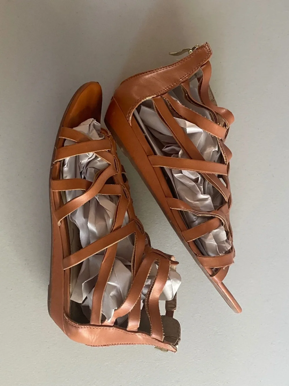 Sam & Libby Tan Strappy Flat Gladiator Sandals Caged with Back Zipper, Size 8 - Picture 3 of 9